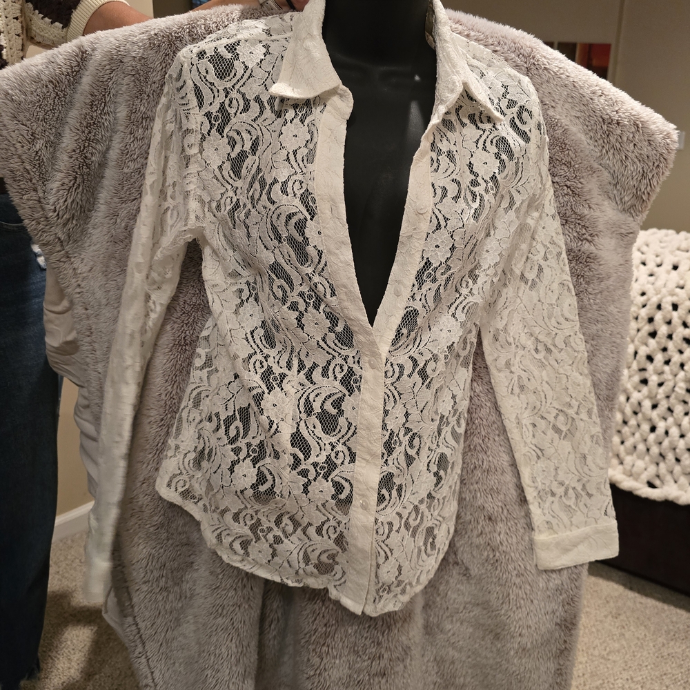 Solitaire Cream Lace Top